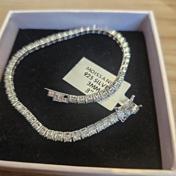 Moissanite 925 Sterling Silver Tennis Bracelet 8 Inch - Picture 2 of 5